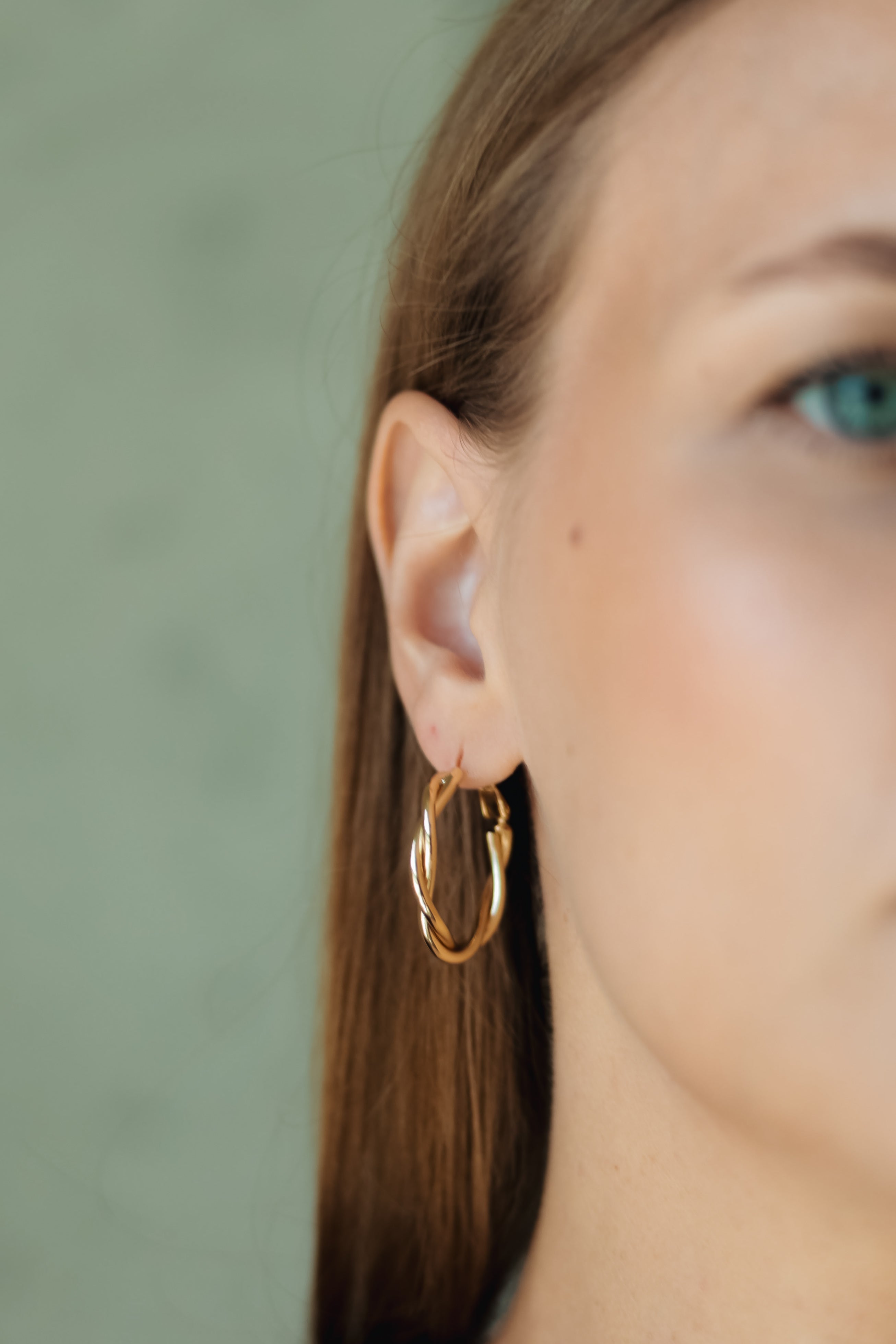 Sedy Jewelry Gold Plated Twisted Hoop Earrings – 3 cm Diameter, 4 mm Thick