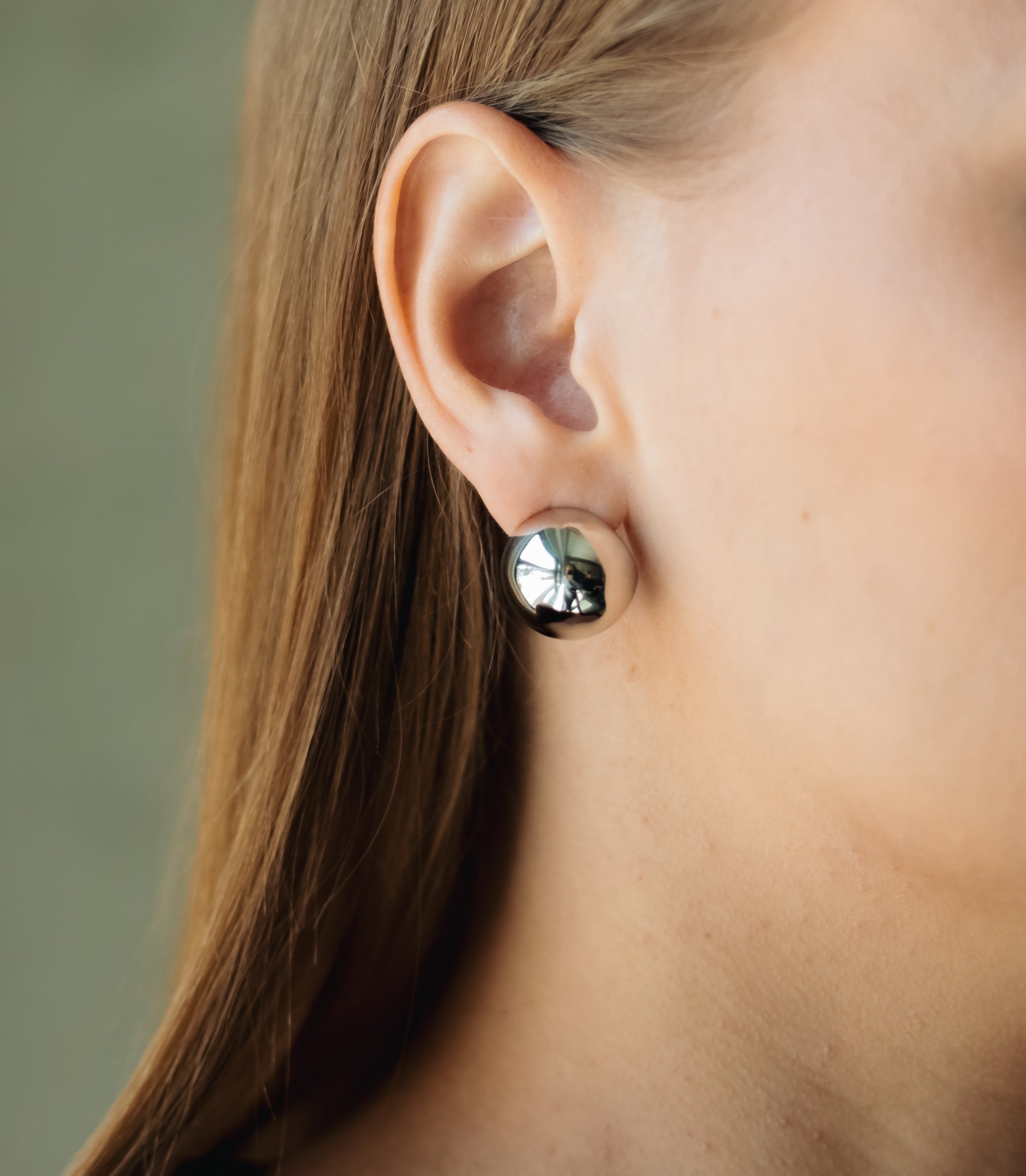 Round Stud Earrings Stainless Steel Gold or Silver | Sedy Jewelry