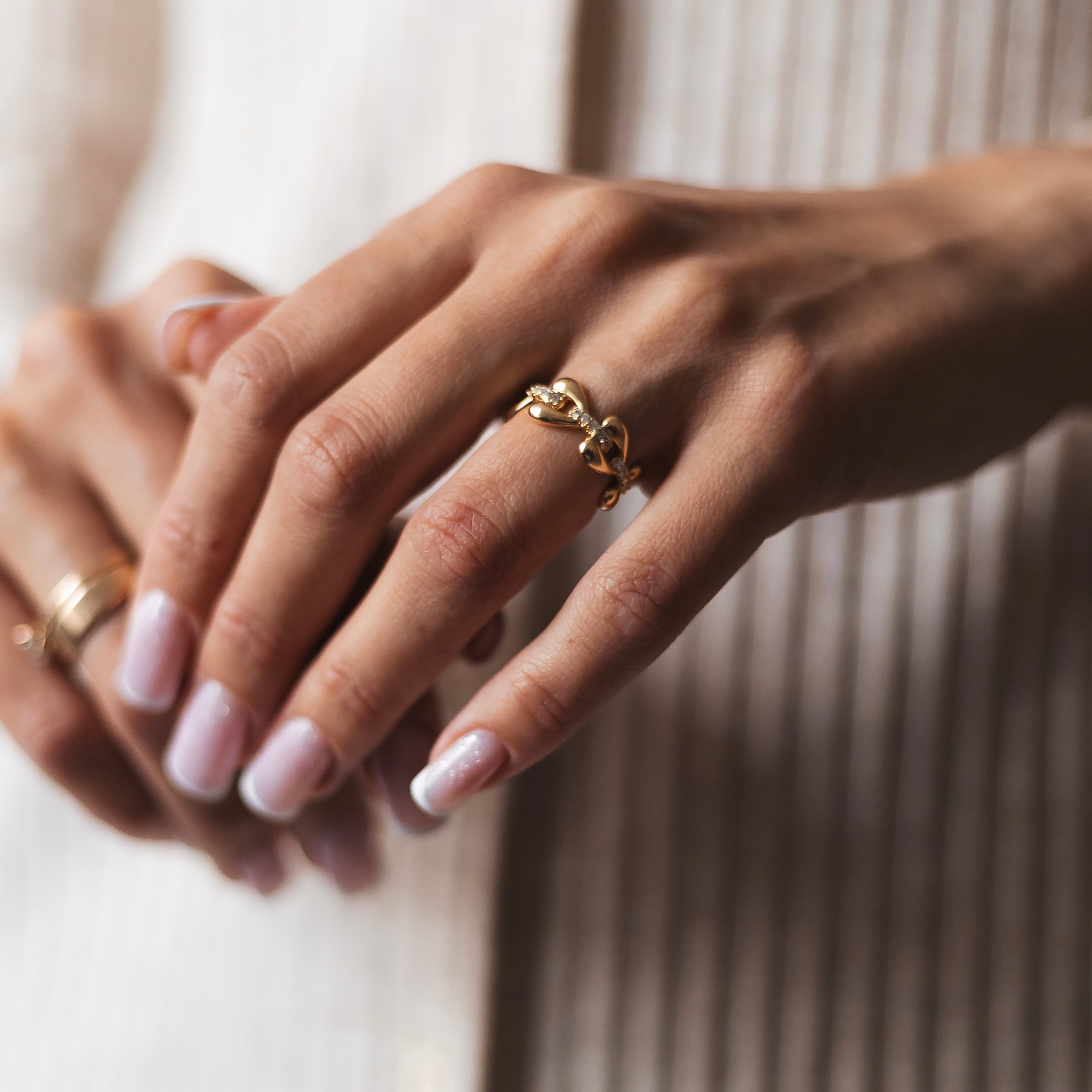 Gold Plated Bow Ring with CZ Stones – Width 8 mm, Size 5/6